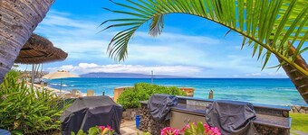Kaleialoha 106 Ocean Front 1bd/1ba 1 Bedroom Condo by RedAwning