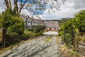 Property grounds - Ivy Cottage (Llanfyrnach)