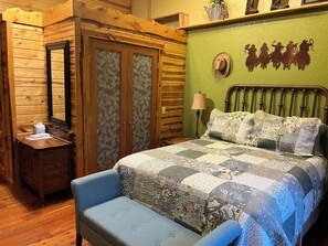 1 bedroom, free WiFi, bed sheets - Mountain Peaks Inn, GREEN MOUNTAIN SUITE, Downtown Hill City (Hill City)