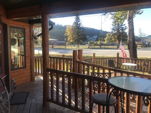 Terrace/patio - Mountain Peaks Inn, GREEN MOUNTAIN SUITE, Downtown Hill City (Hill City)