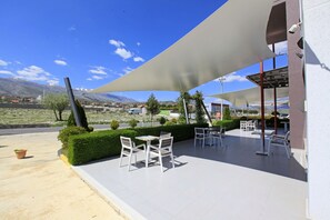 Bar (on property) - White Palace Hotel (Lazarat)