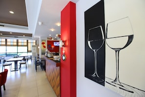 Free daily buffet breakfast - White Palace Hotel (Lazarat)