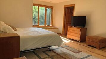 3 Schlafzimmer, Schreibtisch, Bügeleisen/Bügelbrett, Reisekinderbett