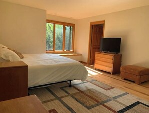 3 Schlafzimmer, Schreibtisch, Bügeleisen/Bügelbrett, Reisekinderbett
