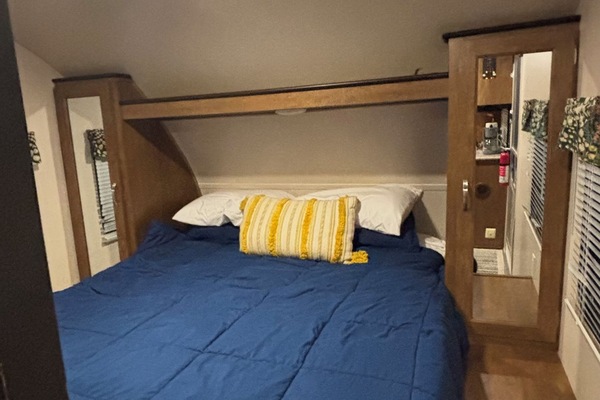 1 bedroom, bed sheets