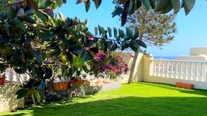 Property grounds - Villa - Sleeps 4 - Jacuzzi - Garden - Pet Friendly (Granadilla de Abona)