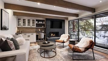 Smart TV, fireplace, books, streaming services