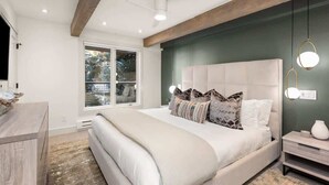 A bedroom with a large bed, a window, and a ceiling fan. - Fully Renovated Aspen Core 2/2 w A/C on River! (Aspen)