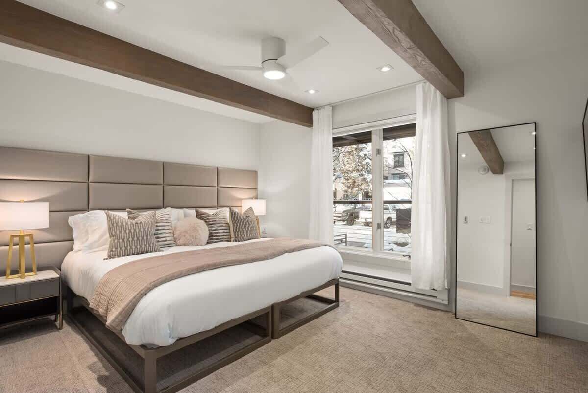 2 bedrooms, memory foam beds, in-room safe, desk