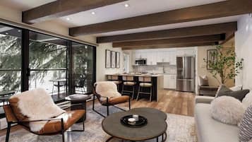 Smart-TV, Kamin, Bücher, Streaming-Dienste