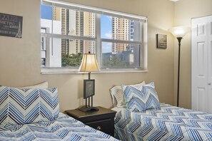 2 slaapkamers, een bureau, een strijkplank/strijkijzer, gratis wifi