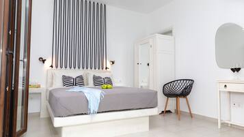 1 bedroom, hypo-allergenic bedding, iron/ironing board, travel crib