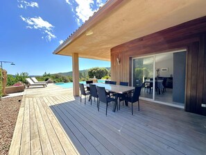 Outdoor dining - Villa Taglio Rosso Di Santa Lucia (Sainte-Lucie de Porto-Vecchio)