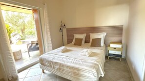 4 habitaciones, tabla de planchar con plancha, cuna de viaje y wifi 