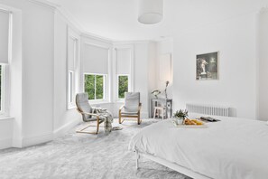 5 chambres, bureau, fer et planche à repasser, accès au Wi-Fi (inclus)