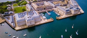 Hoe Park House | Sleeps 10 | Victorian Townhouse | Near Waterfront & Barbican