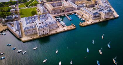 Hoe Park House | Sleeps 10 | Victorian Townhouse | Near Waterfront & Barbican