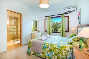 3 Schlafzimmer, Schreibtisch, Bügeleisen/Bügelbrett, WLAN