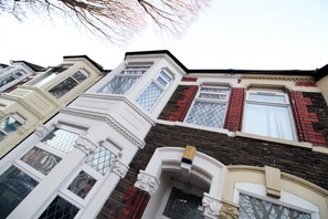Front of property - Karah Suites - Atlantic Lodge (Cardiff)