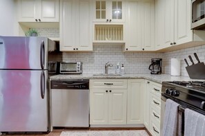 Private kitchen - Sojourn on the Hill Four Blocks to Supreme Court (Washington)