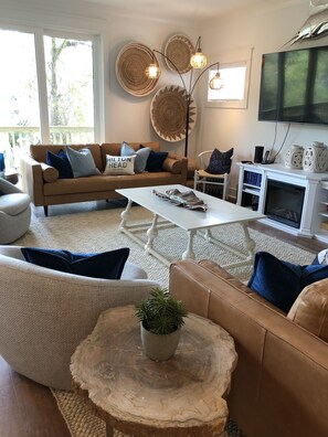 Smart TV, fireplace, video games, DVD player - 6BR Hilton Head Beach House W/Pool, Fire Pit, Elev (Hilton Head Island)