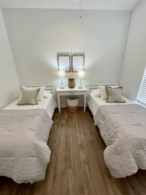 4 habitaciones, escritorio, tabla de planchar con plancha y wifi gratis 