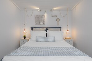 Vila superior, vários quartos, piscina particular, vista para o mar | 7 quartos, cofres nos quartos, individualmente decorados