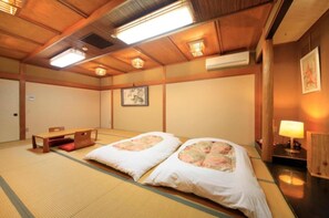 1 室のベッドルーム、デスク、アイロン / アイロン台、WiFi (無料)