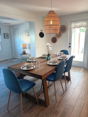 Dining - Canal front home on Longboat Key -Just Steps to the Beach (Longboat Key)