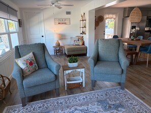Smart TV, books - Canal front home on Longboat Key -Just Steps to the Beach (Longboat Key)