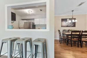 Dining - Water View - optional BIKES - Walk 2 Pier Village (St. Simons Island)