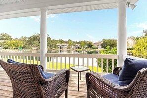 Property grounds - Water View - optional BIKES - Walk 2 Pier Village (St. Simons Island)