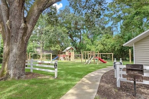 Children's area - Water View - optional BIKES - Walk 2 Pier Village (St. Simons Island)