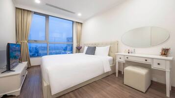 2 bedrooms, in-room safe, desk, iron/ironing board