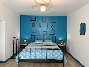 4 Schlafzimmer, Schreibtisch, Bügeleisen/Bügelbrett, Reisekinderbett