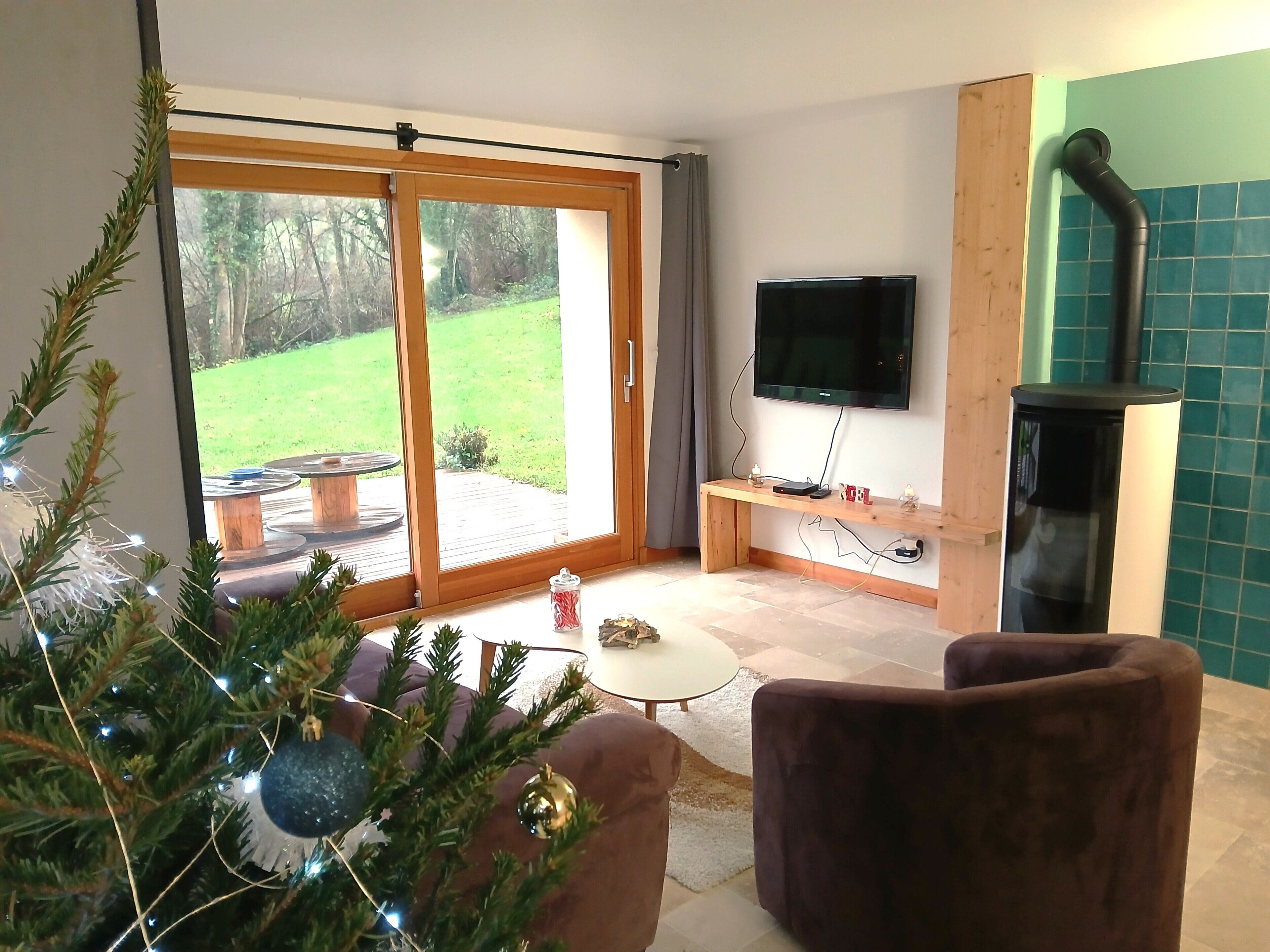 Televisor, llibres i estèreo 