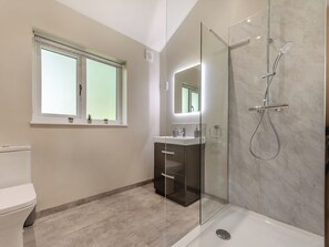 Towels - A beautiful lodge in tranquil surroundings with a hot tub - perfect. (Cwrt Newydd, near Llandysul)