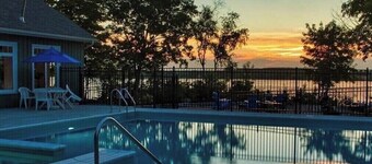 Upscale Cottage - Sandbanks/Prince Edward County