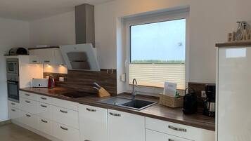 KĂŒhlschrank, Mikrowelle, Ofen, Herdplatte