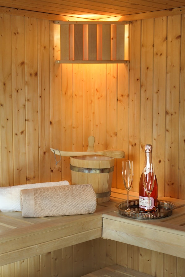 Sauna - Haus Seeblick Comfort mit Kamin, Außen-whirlpool, Sauna und Eingezäunten Garten (Göhren-Lebbin)