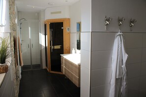 Baignoire, sèche-cheveux