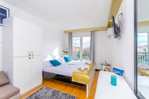 Room, 1 Bedroom, Balcony, Garden View | 1 bedroom