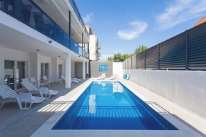 Habitació, 1 dormitori, balcó, vistes al jardí | Piscina | Piscina a l'aire lliure