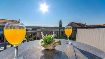 Room, 1 Bedroom, Balcony, Garden View | Terrace/patio