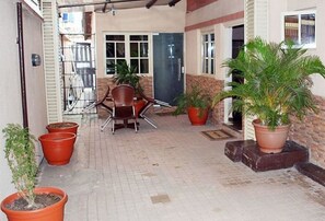 Mặt tiền nơi lưu trú