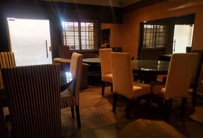 Room, 1 Bedroom, Accessible, Smoking | Bahagian dalam