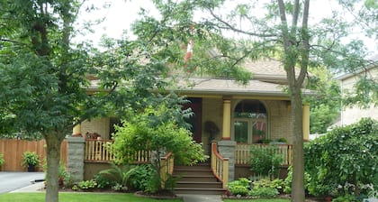 Hathaways Cottage... A Stratford Bed & Breakfast