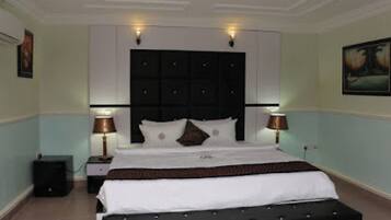 Room, 2 Bedrooms, Accessible, Smoking | 3 bedrooms