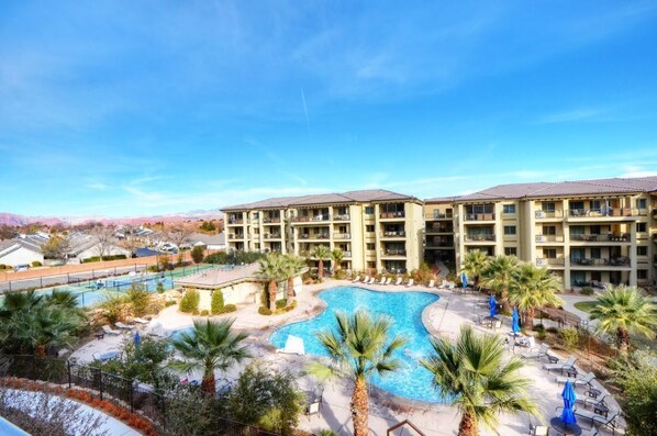 Outdoor pool, a heated pool - SunView at Estancia-Luxury Resort-Adventure awaits! (St. George)