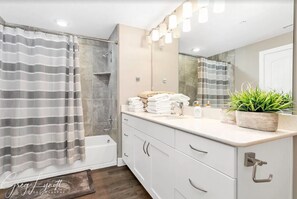 Combined shower/bathtub, hair dryer, towels, soap - SunView at Estancia-Luxury Resort-Adventure awaits! (St. George)